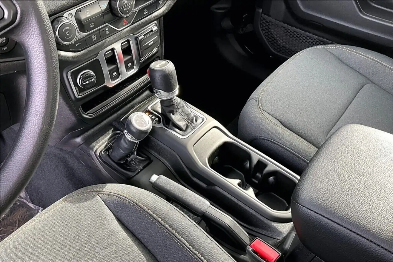Jeep Wrangler снимка Jeep Wrangler