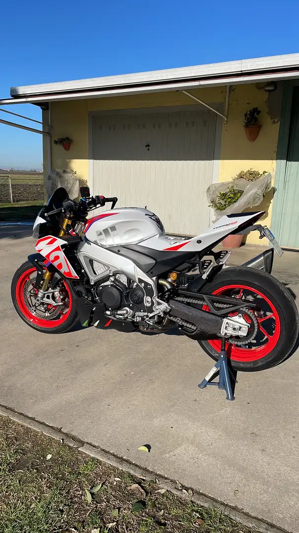 Aprilia Tuono V4 FACTORY - 1