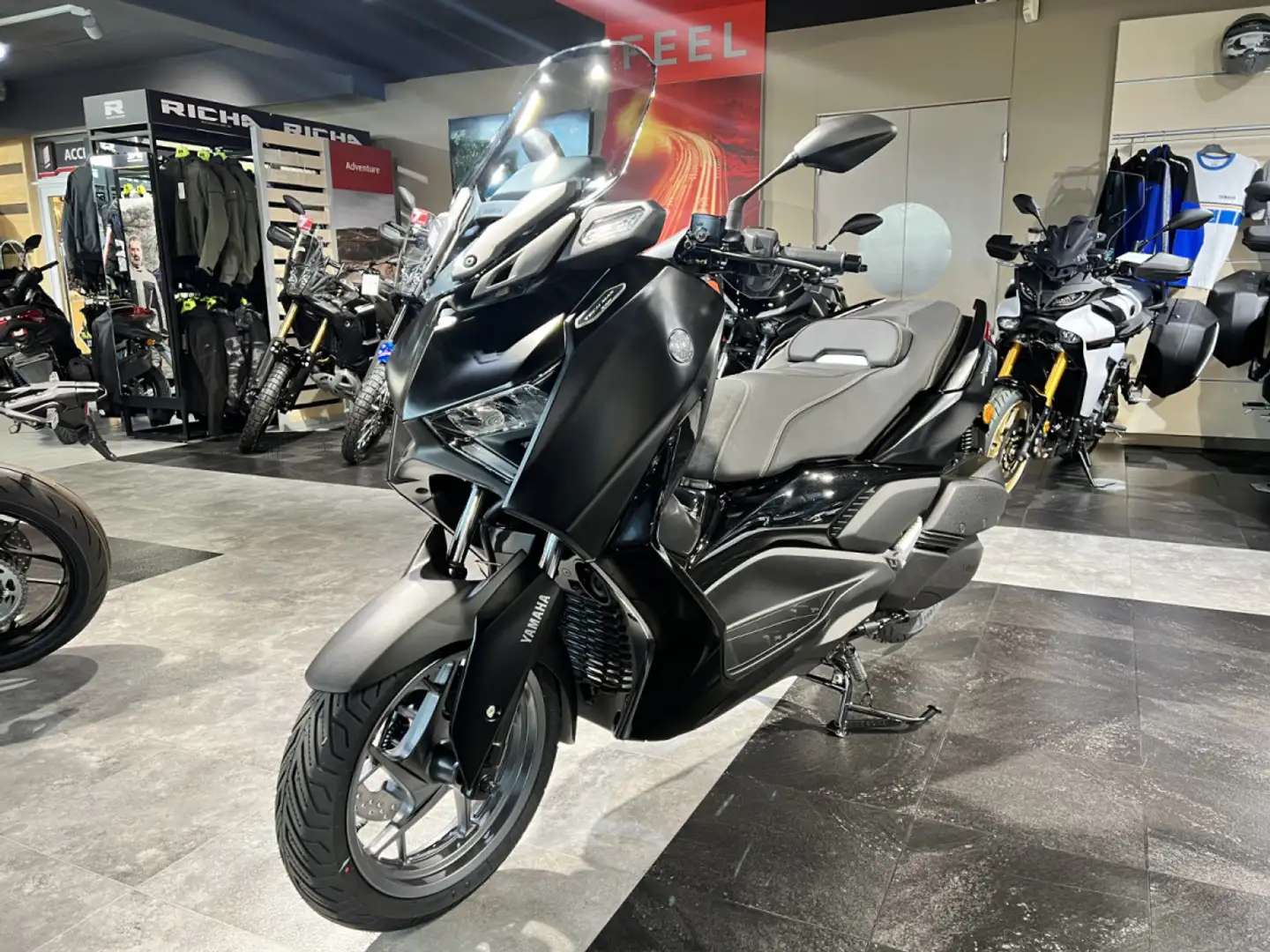 Yamaha X-Max 300 TECH MAX Noir - 2