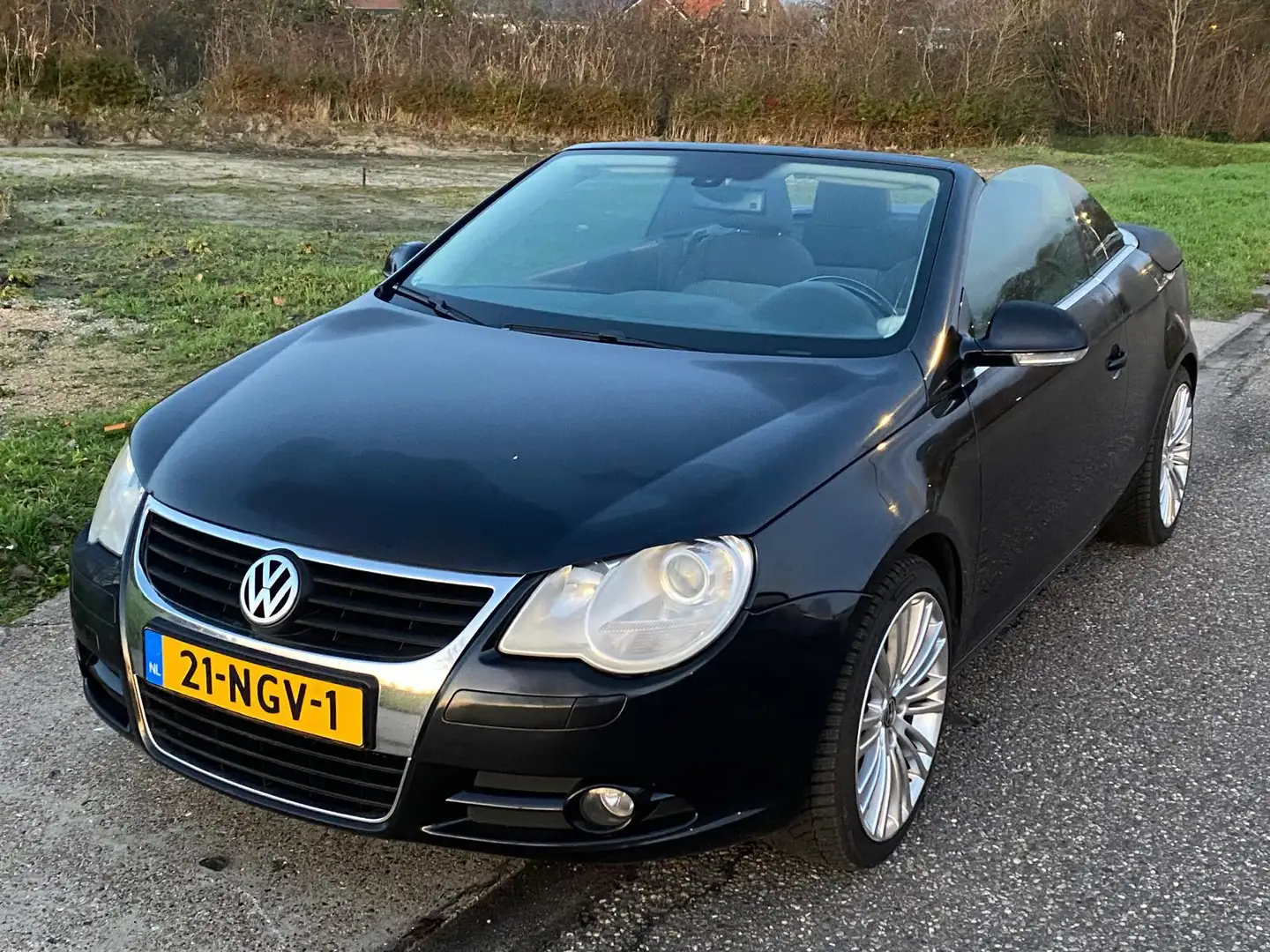 Volkswagen Eos 2.0-16v FSI ECC Audio-CD/Bluetooth Cruisecontrol E Zwart - 1