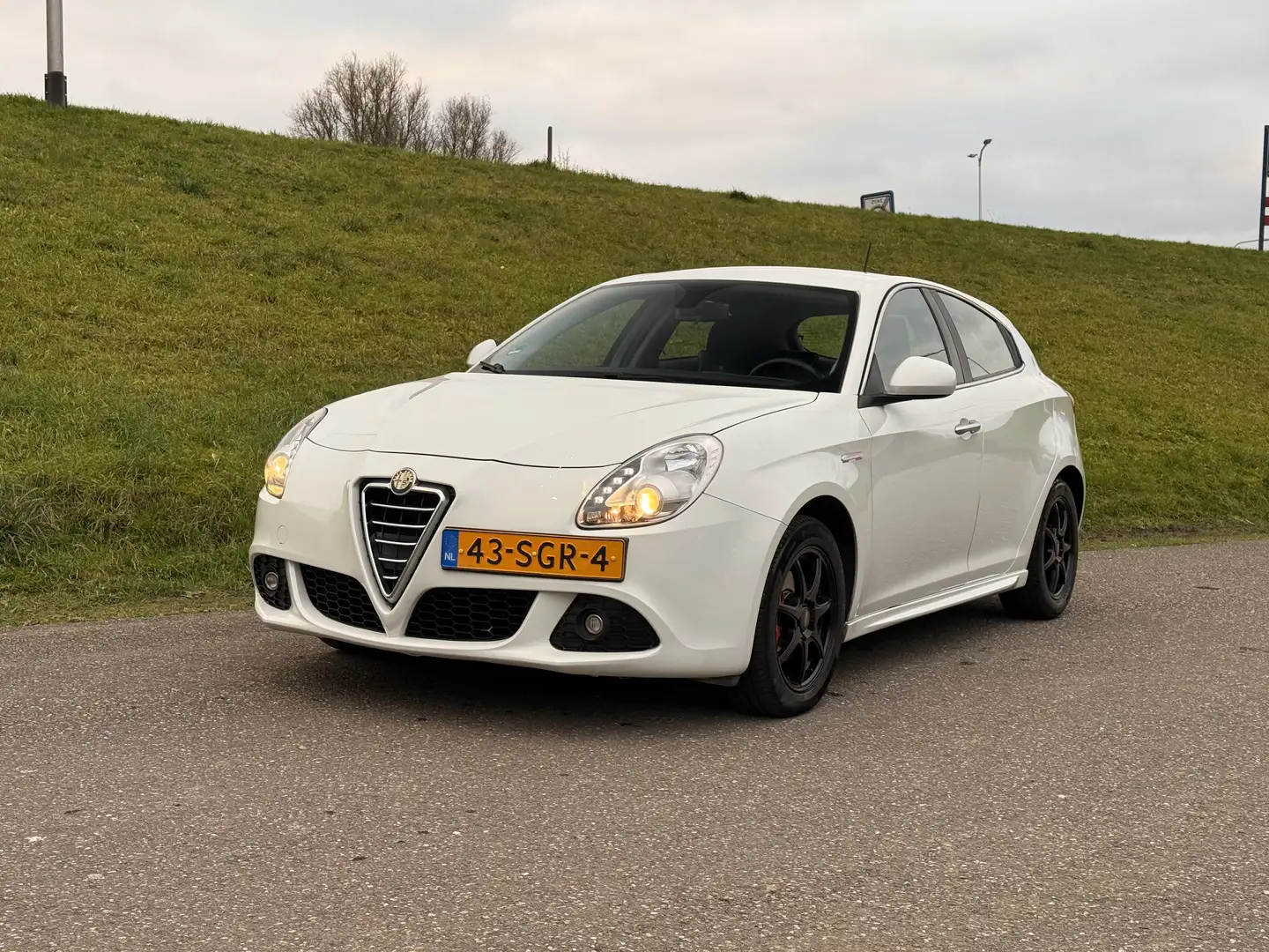 Alfa Romeo Giulietta 1.4 T Distinctive. Nieuwe riem + Groot onderhoud Wit - 1