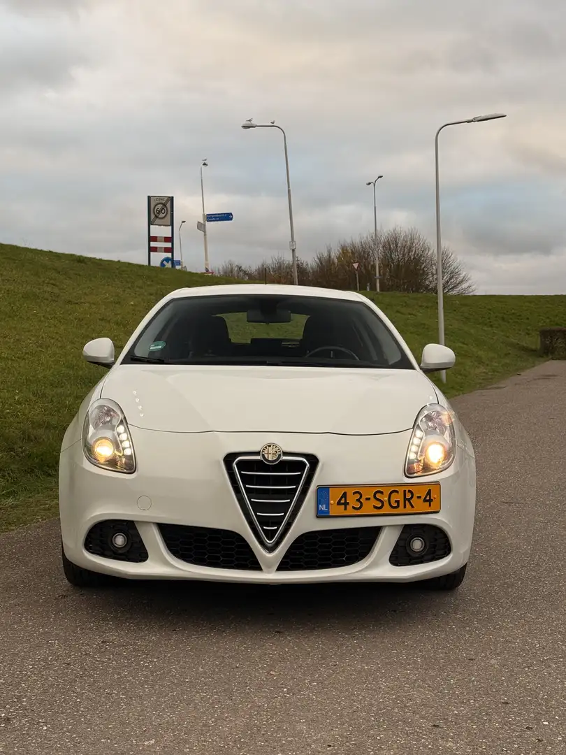 Alfa Romeo Giulietta 1.4 T Distinctive. Nieuwe riem + Groot onderhoud Wit - 2