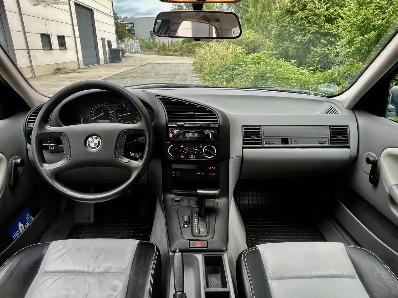 BMW 320i / AUTO / CUIR, foto 10