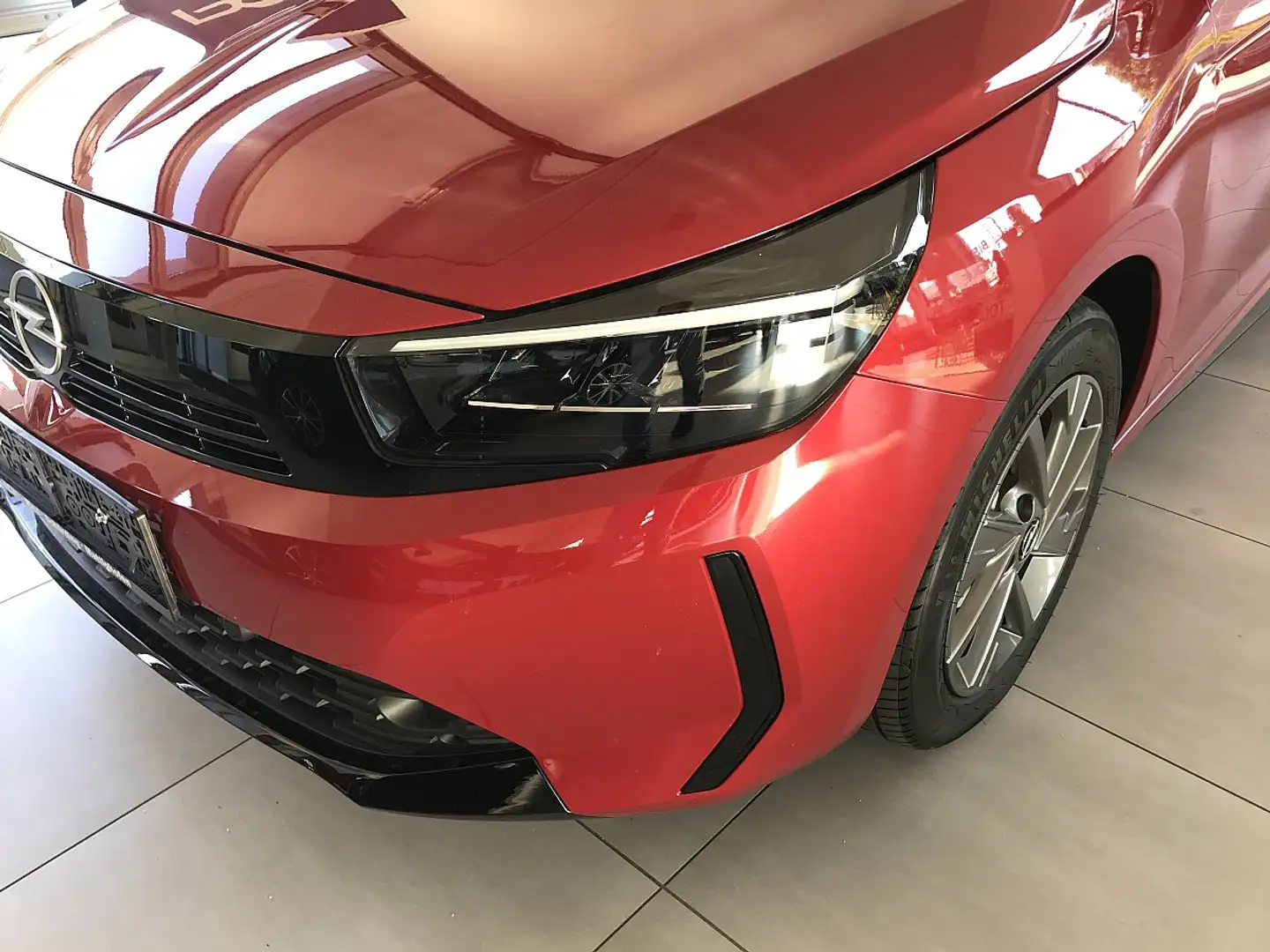 Opel Corsa 1,2 Edition 100 Rouge - 2