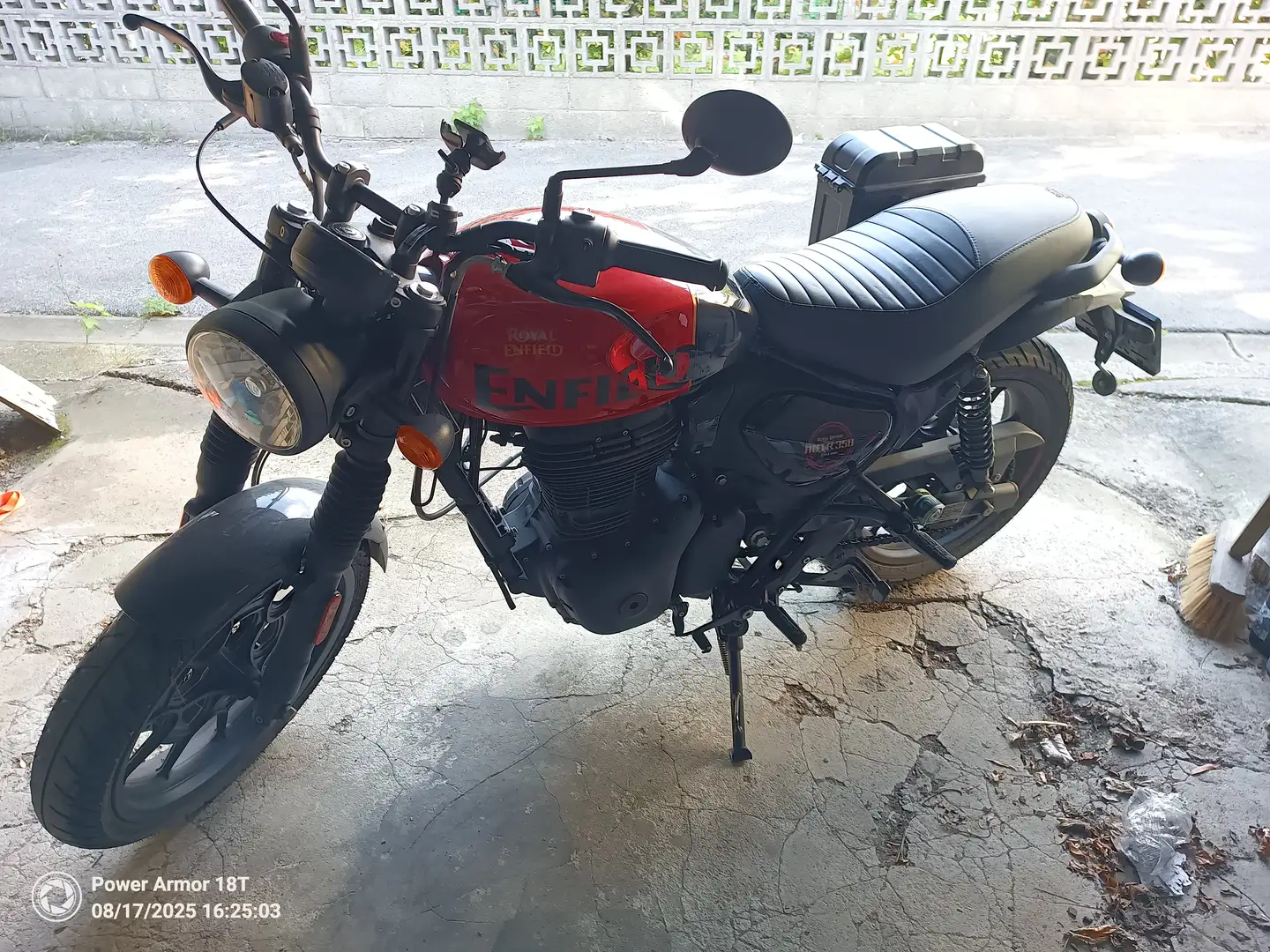Royal Enfield HNTR350 Rouge - 1