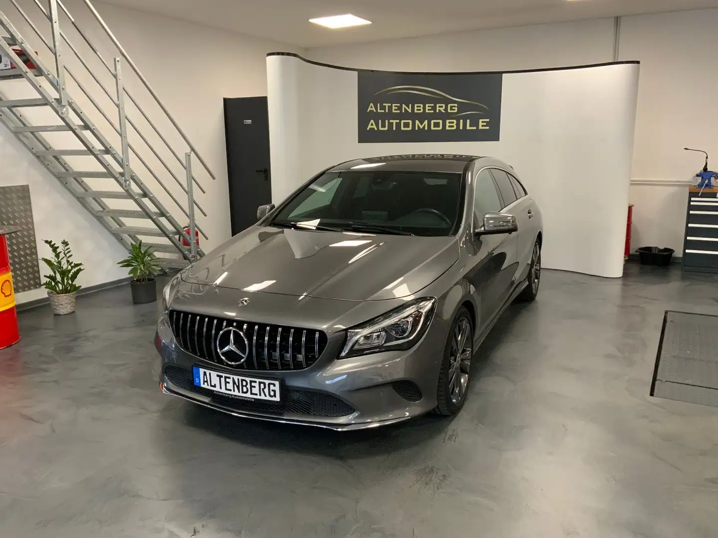 Mercedes-Benz CLA 200 CLA 200 d Shooting Brake PDC Navi AHK LED Gris - 1
