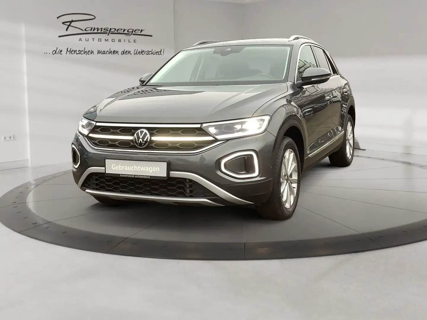Volkswagen T-Roc 1.5 TSI DSG Style ACC Matrix Navi Keyless Grau - 2