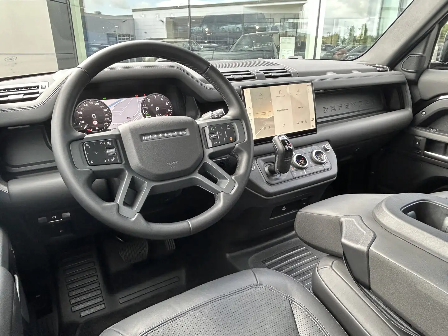 Land Rover Defender 110 P300e 110 X-Dynamic HSE | Matzwarte protective Schwarz - 2