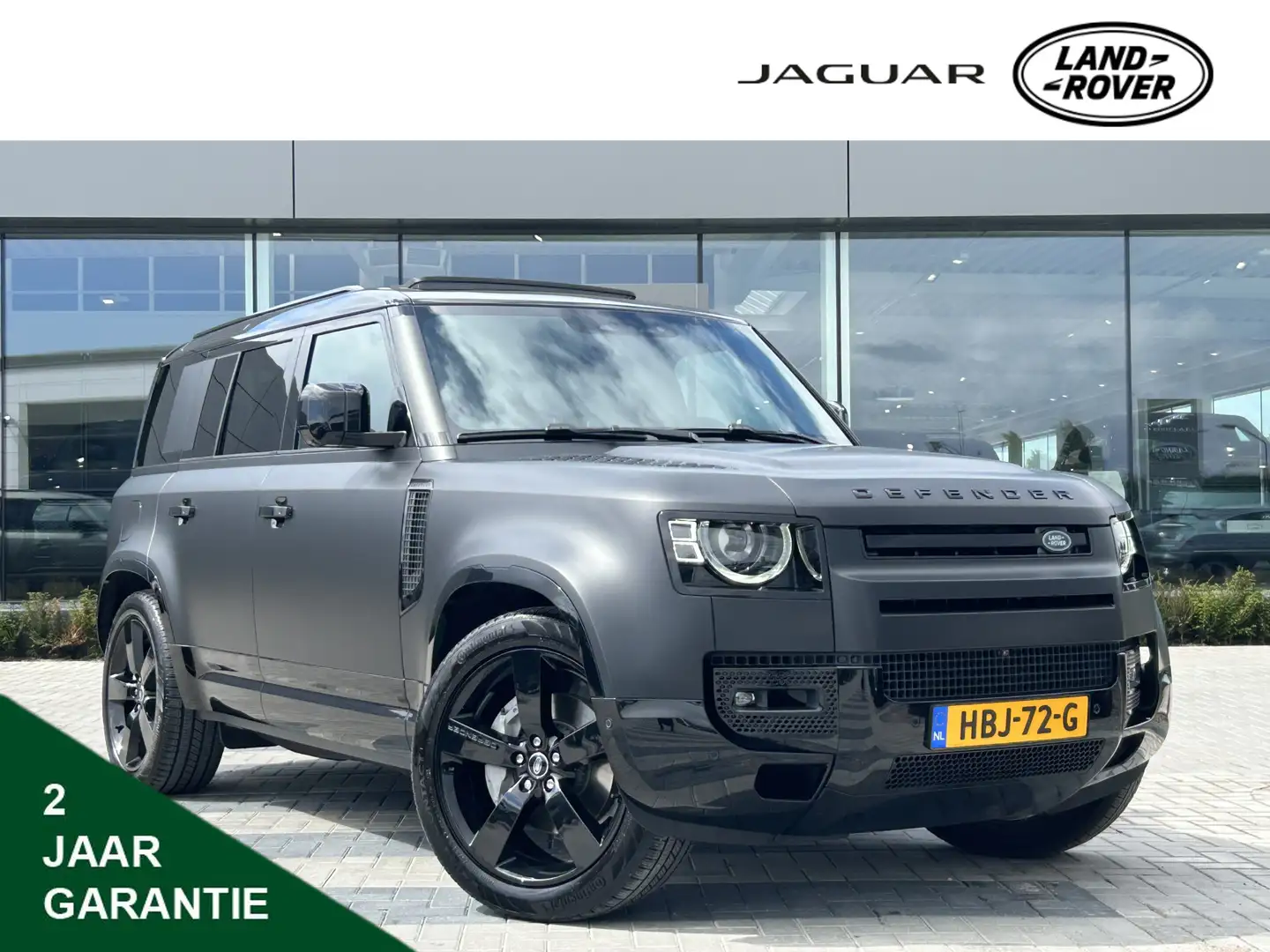 Land Rover Defender 110 P300e 110 X-Dynamic HSE | Matzwarte protective Schwarz - 1