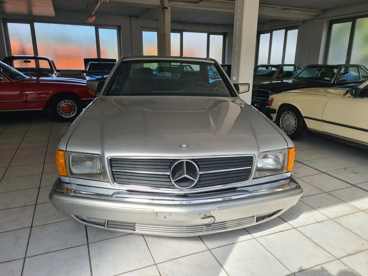 Mercedes-Benz 500 SEC H  Kenzeichen. Stříbrná - 1