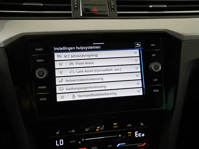 Volkswagen Passat view 23