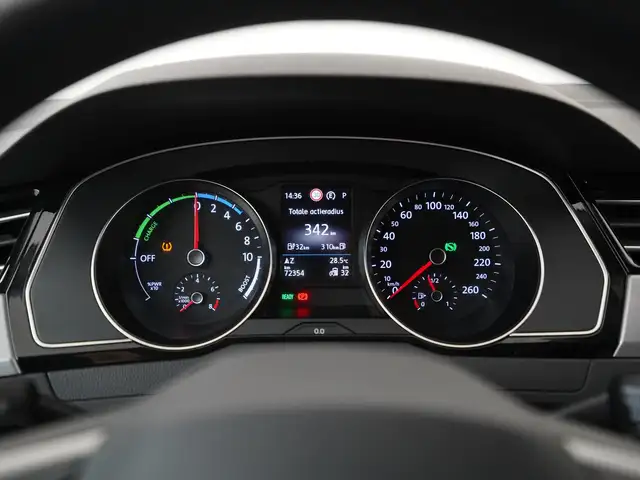 Volkswagen Passat view 10