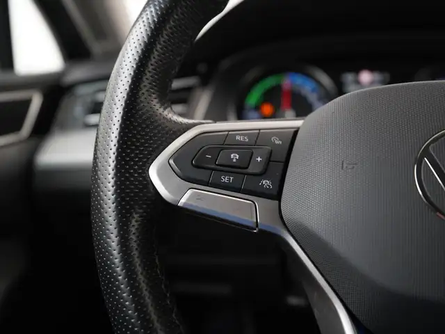 Volkswagen Passat view 9