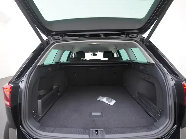 Volkswagen Passat view 30