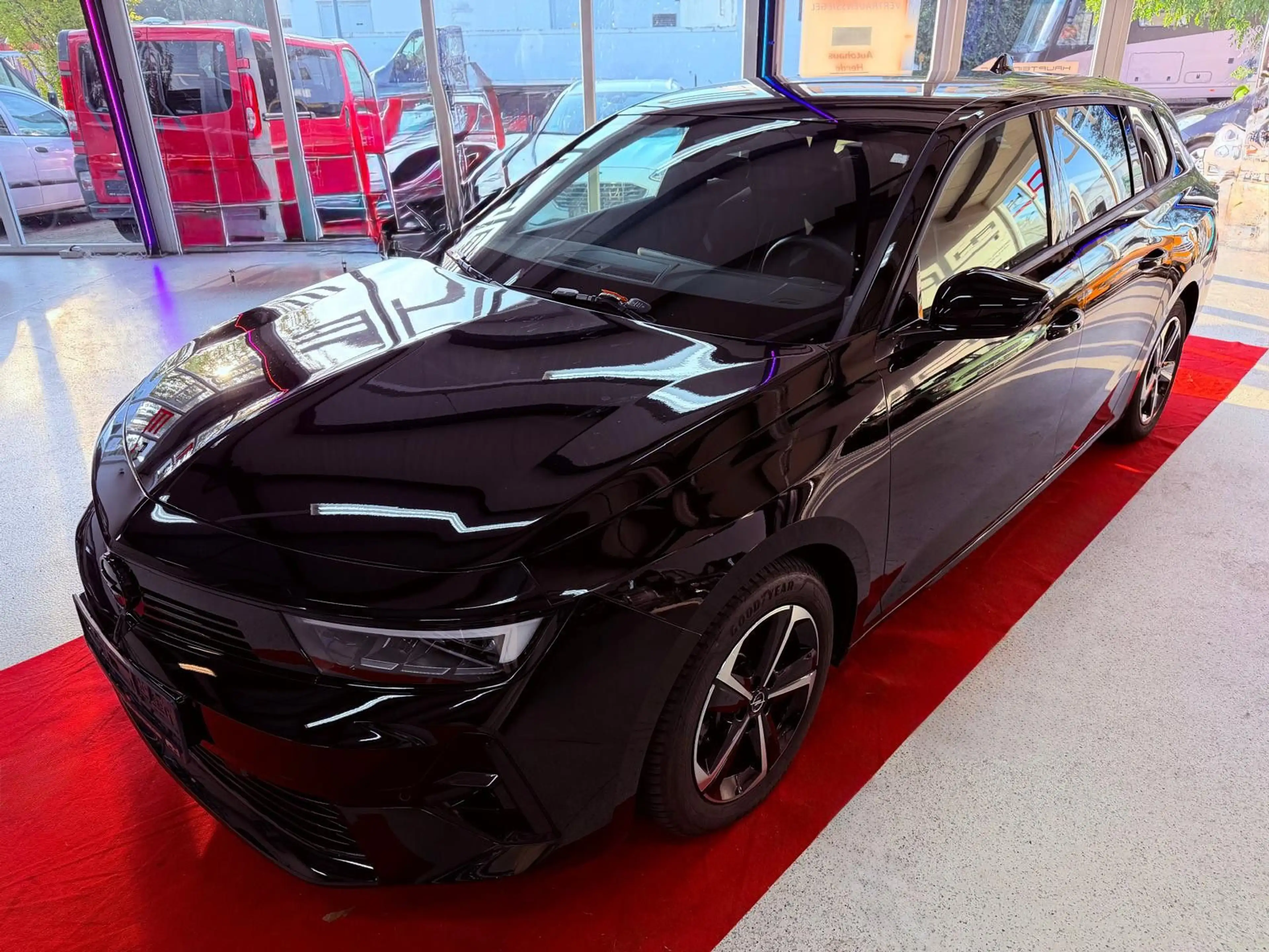 Opel Astra L Sports Tourer GS — photo 3