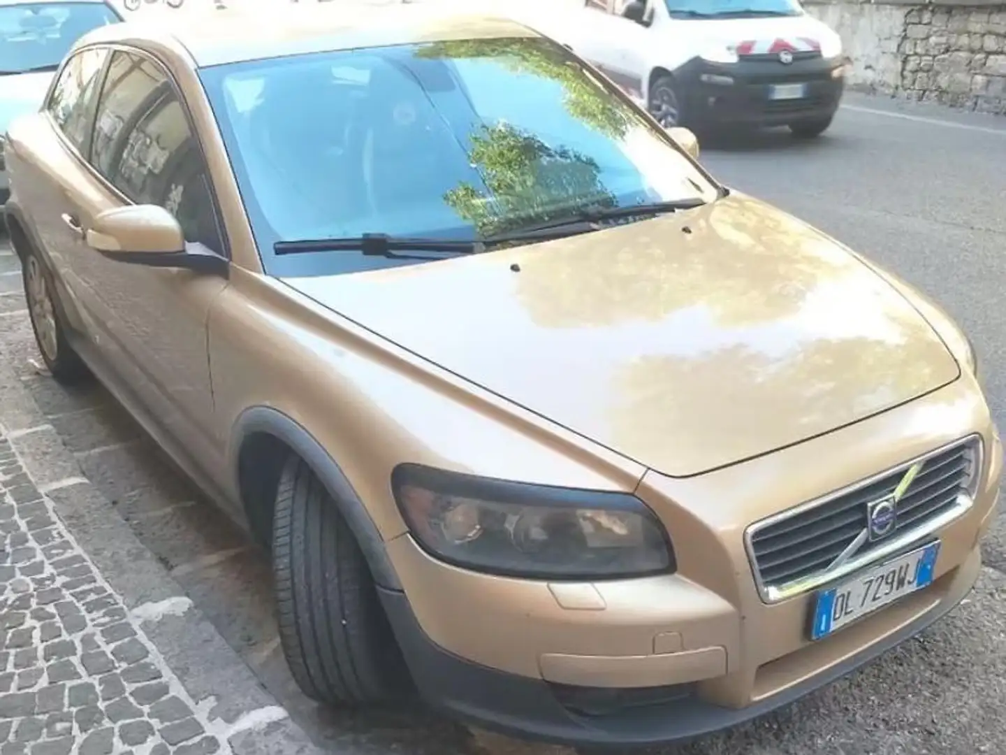 Volvo C30 C30 2.0 Momentum 145cv Oro - 2