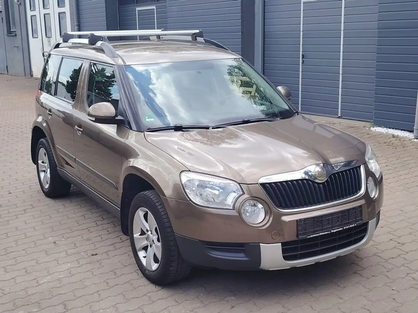 Skoda Yeti Yeti 2.0 TDI 4x4 - Euro 5 Brązowy - 2
