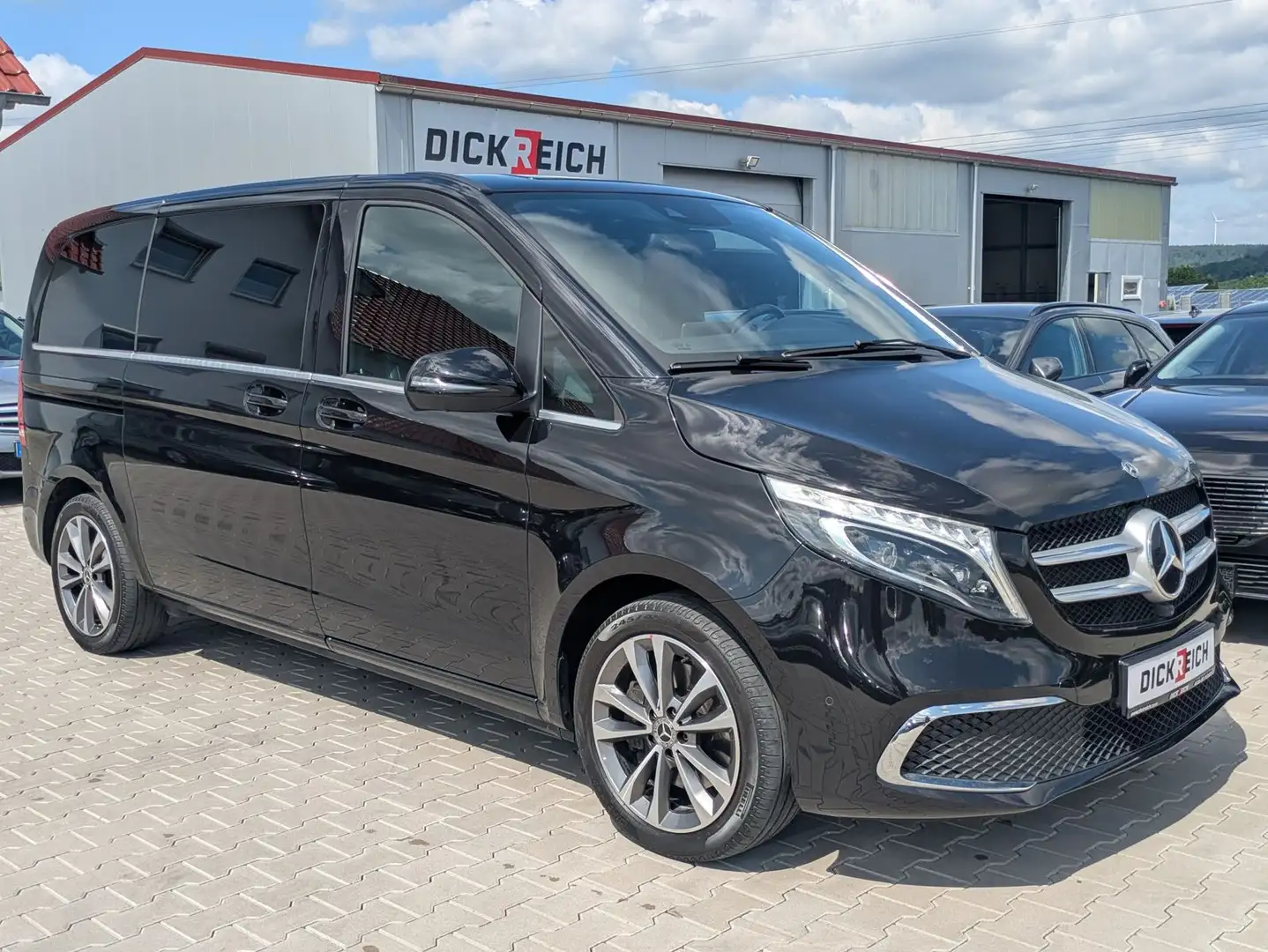 Mercedes-Benz V 250 d AVANTG. kompakt LED*LEDER*AHK*DISTR*360° Schwarz - 1