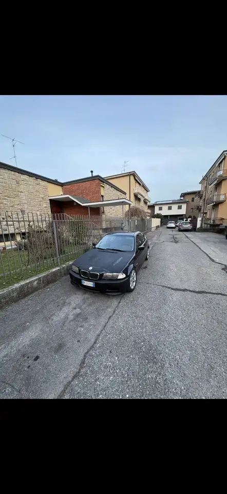 BMW 320i Attiva, foto 1