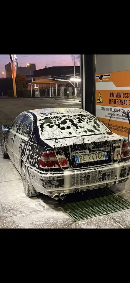 BMW 320i Attiva, foto 2