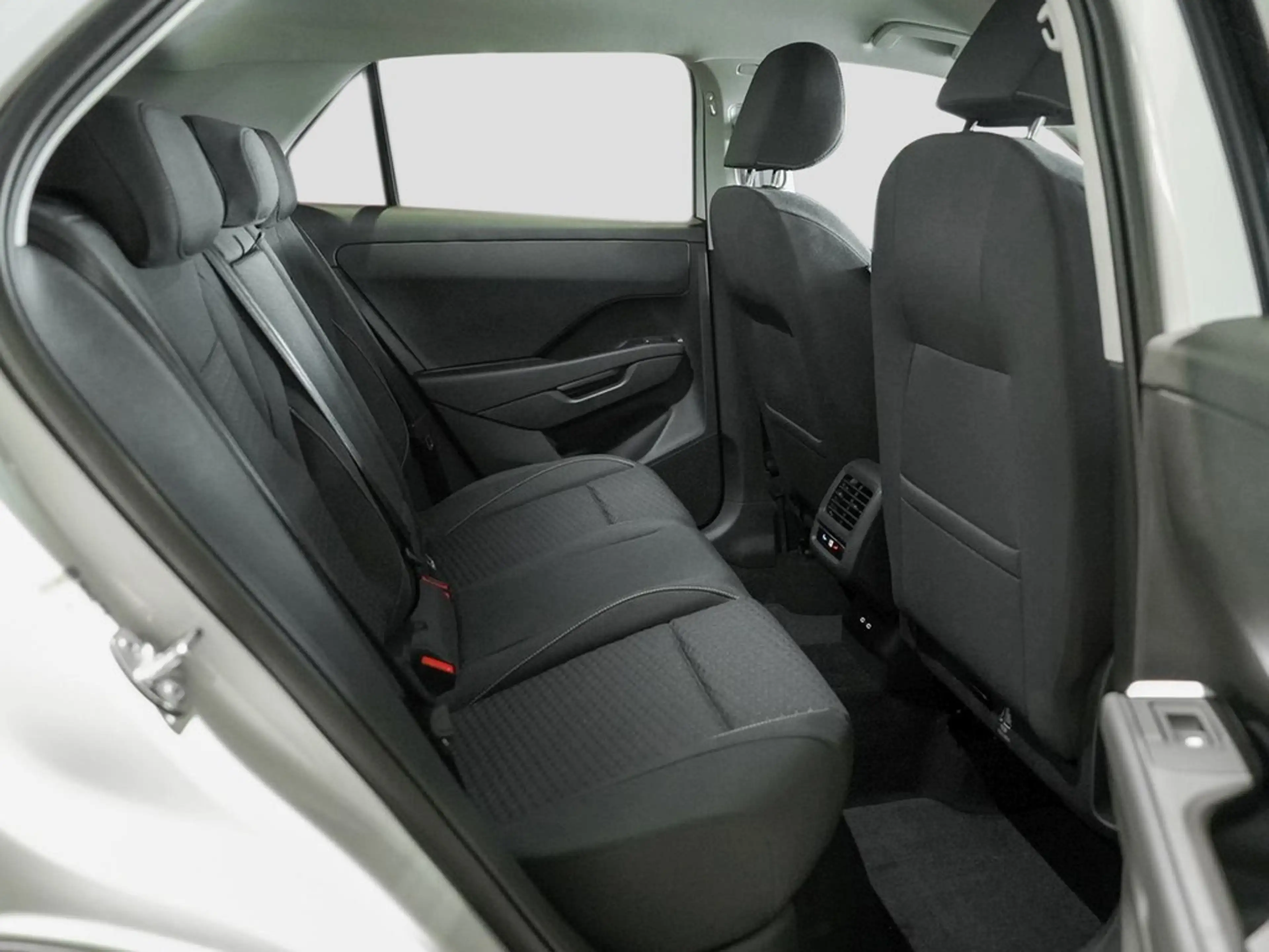 Volkswagen T-Roc 1.5 l eTSI OPF DSG Life VAL VSA — photo 9