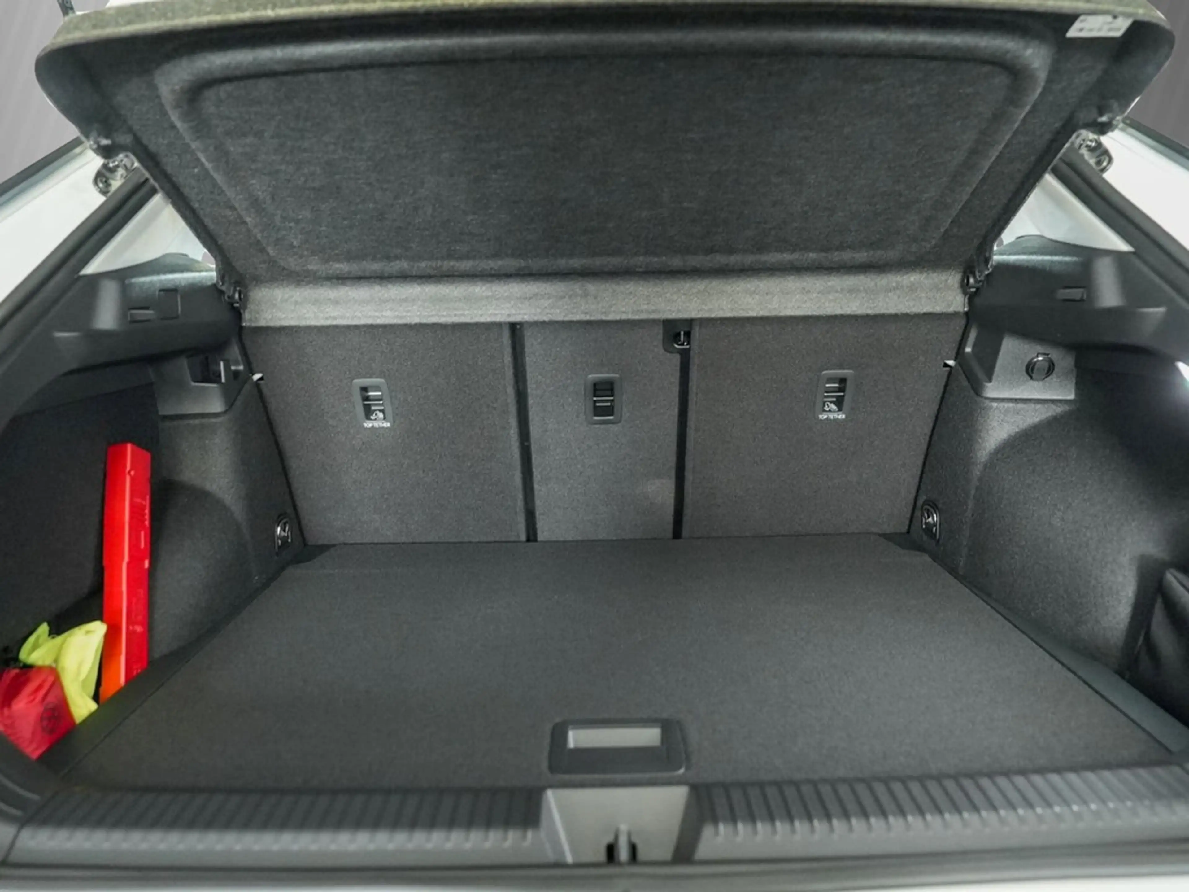 Volkswagen T-Roc 1.5 l eTSI OPF DSG Life VAL VSA — photo 6