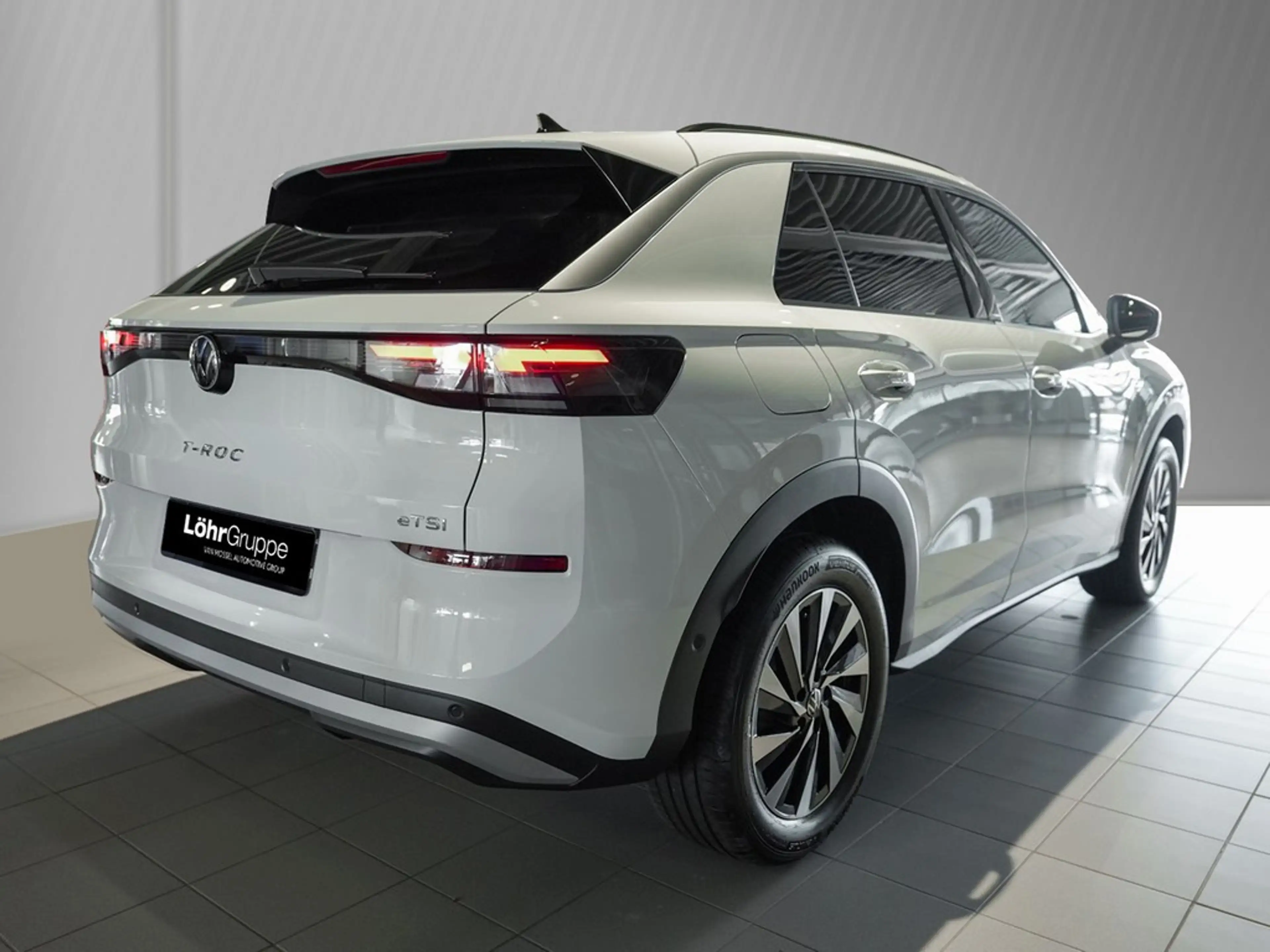 Volkswagen T-Roc 1.5 l eTSI OPF DSG Life VAL VSA — photo 4