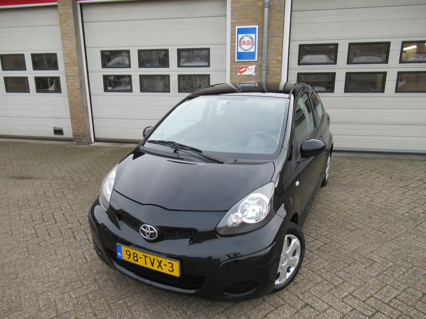 Toyota Aygo 1.0-12V Comfort Zwart - 1