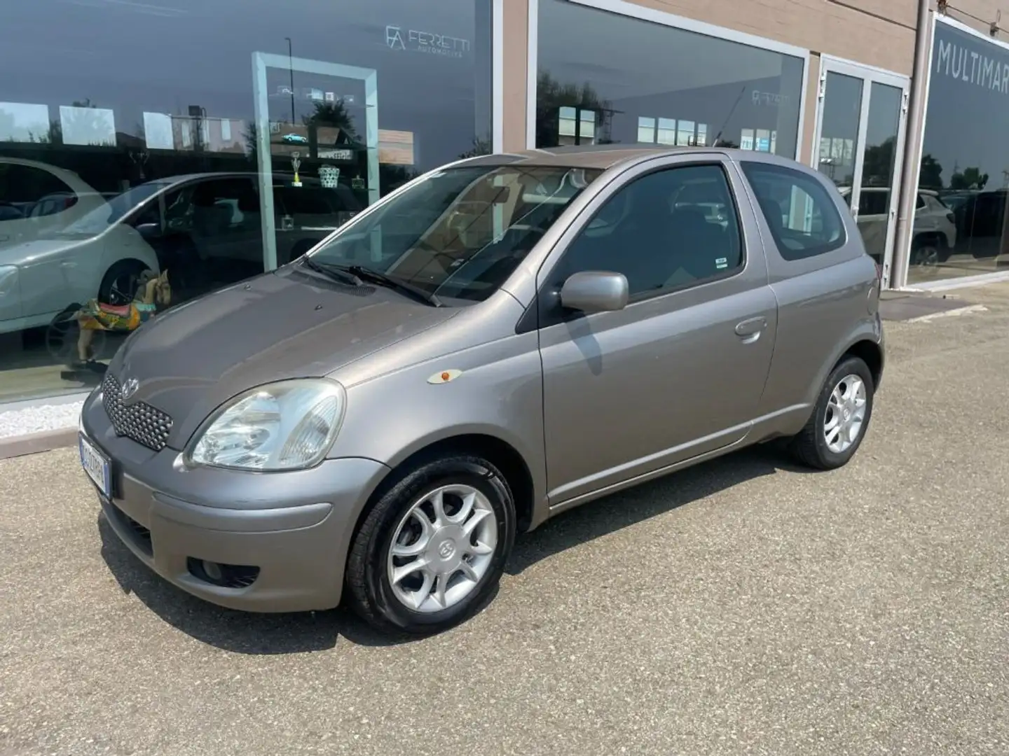 Toyota Yaris 1.0i 16V cat 3 porte Sol Grijs - 2