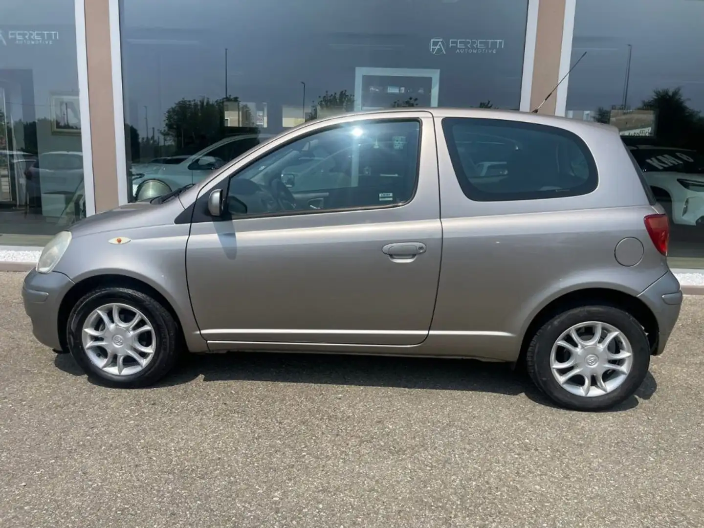 Toyota Yaris 1.0i 16V cat 3 porte Sol Grijs - 1
