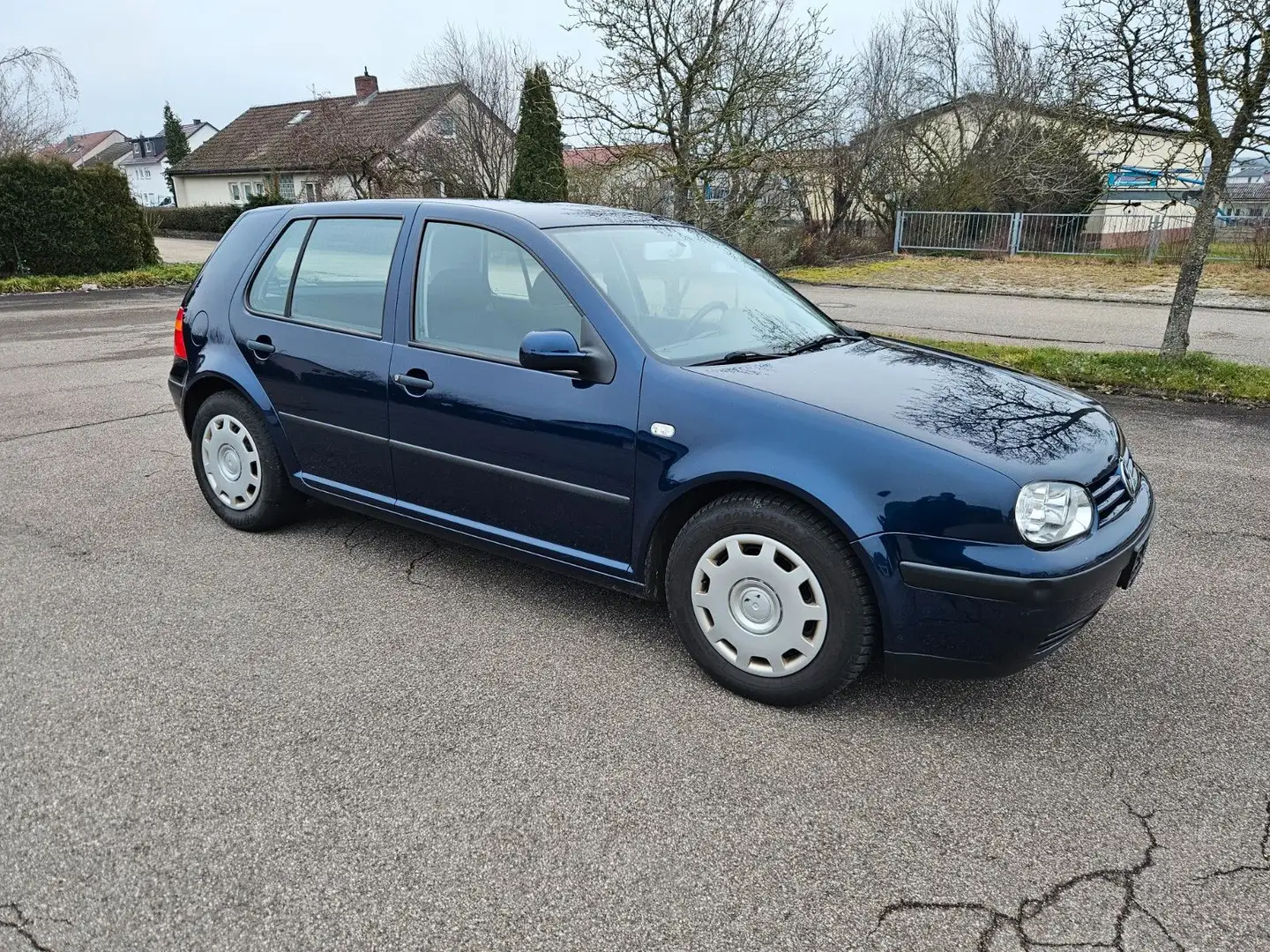 Volkswagen Golf 1.4 Basis Klima Servo ZV el. FH AHK TÜV NEU Blau - 1