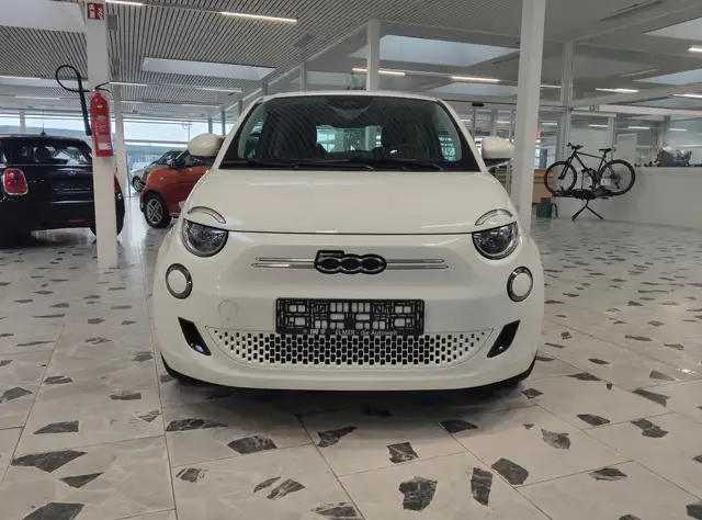 Fiat 500E view 2