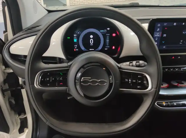 Fiat 500E view 13