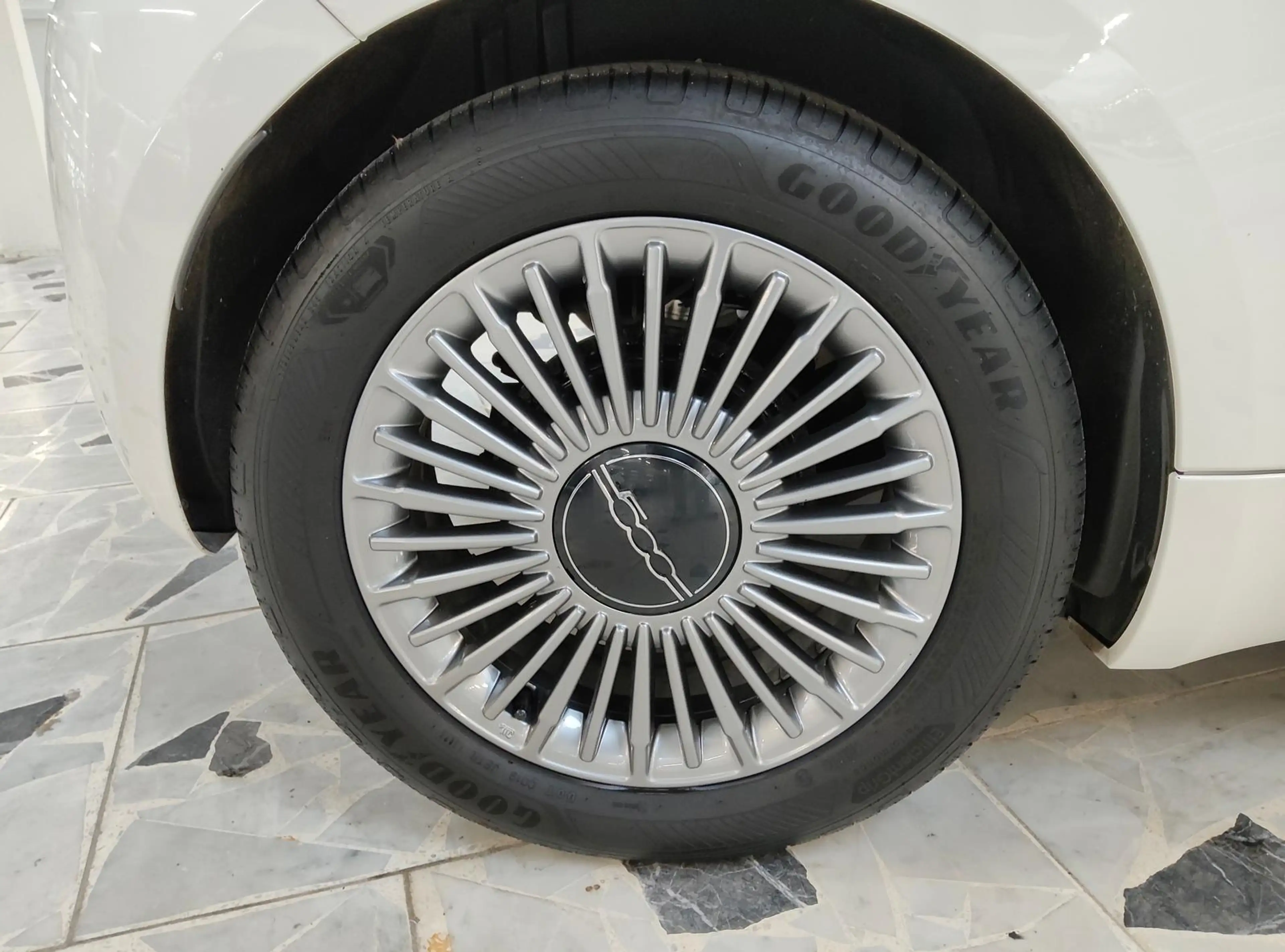 Fiat 500e - 42kWh -Android-Auto - Leichtmetallräder — photo 8