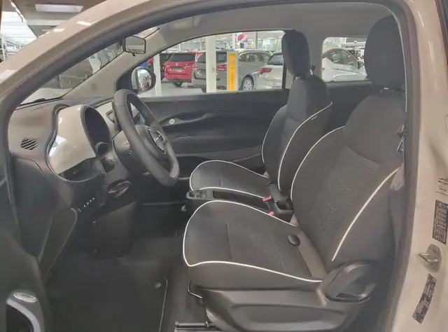 Fiat 500E view 11