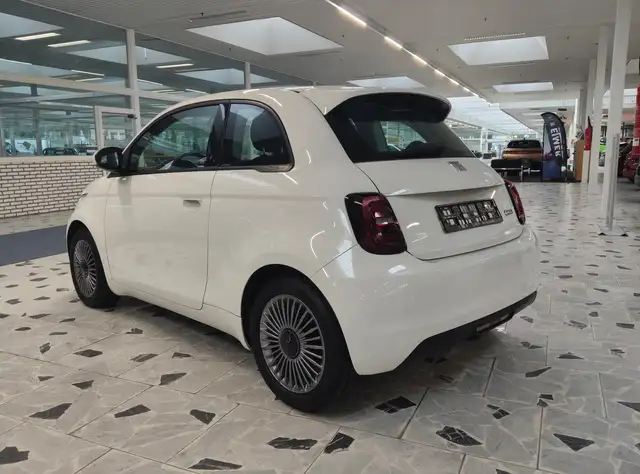 Fiat 500E view 5