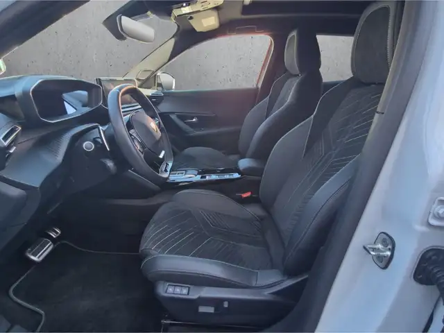 Peugeot 2008 view 9