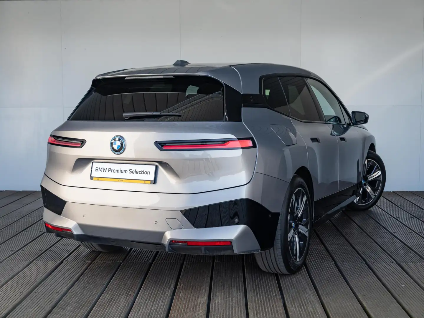 BMW iX xDrive40 | High Executive | Sportpakket | Comfort Grijs - 2