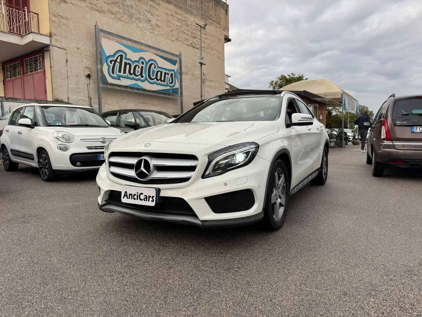Mercedes-Benz GLA 200 GLA 200 CDI Automatic 4Matic Premium Alb - 2
