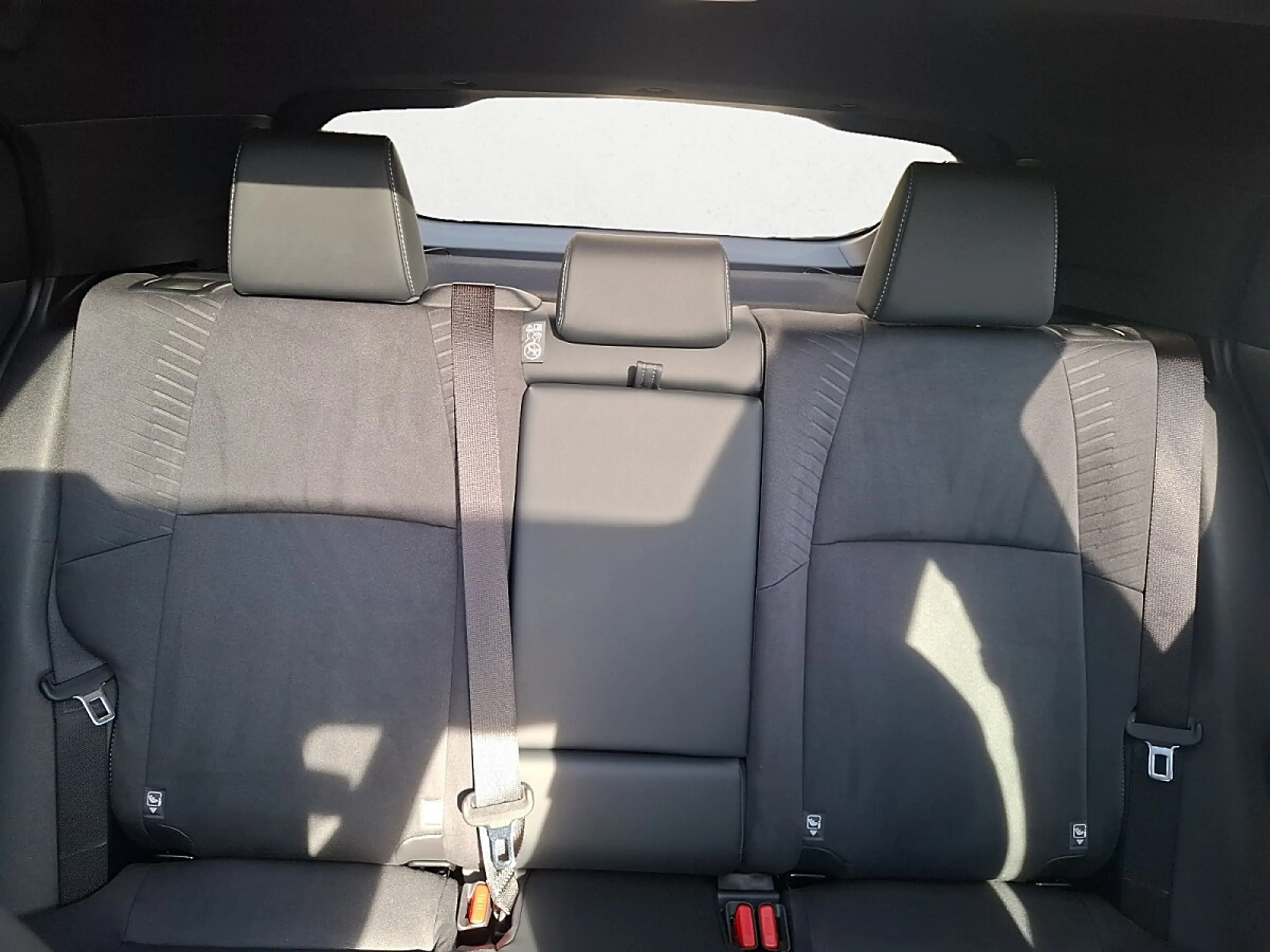 Toyota C-HR+ Elektro 77kWh AWD Lounge mit Sky & Sound Paket — photo 13