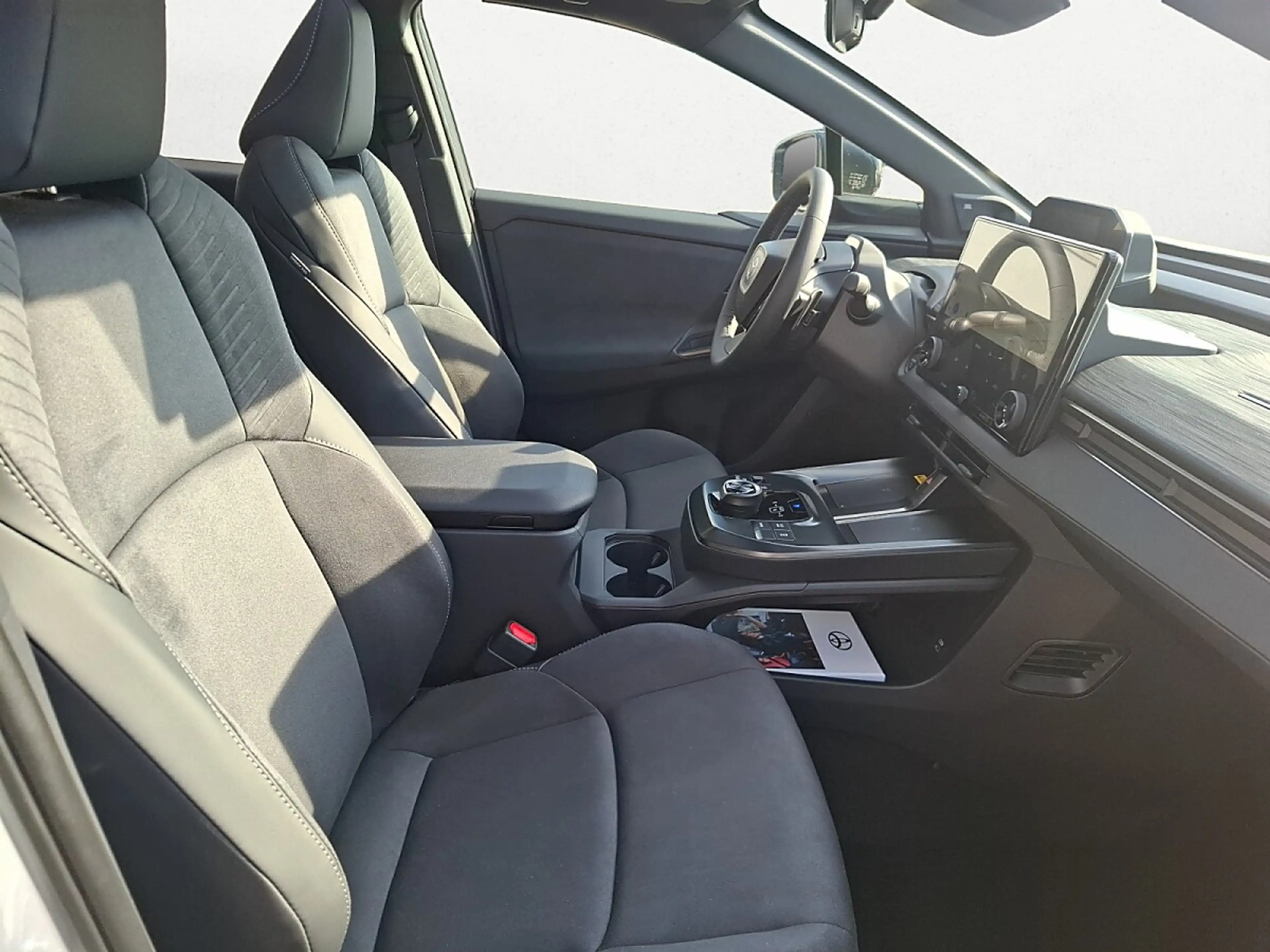Toyota C-HR+ Elektro 77kWh AWD Lounge mit Sky & Sound Paket — photo 12