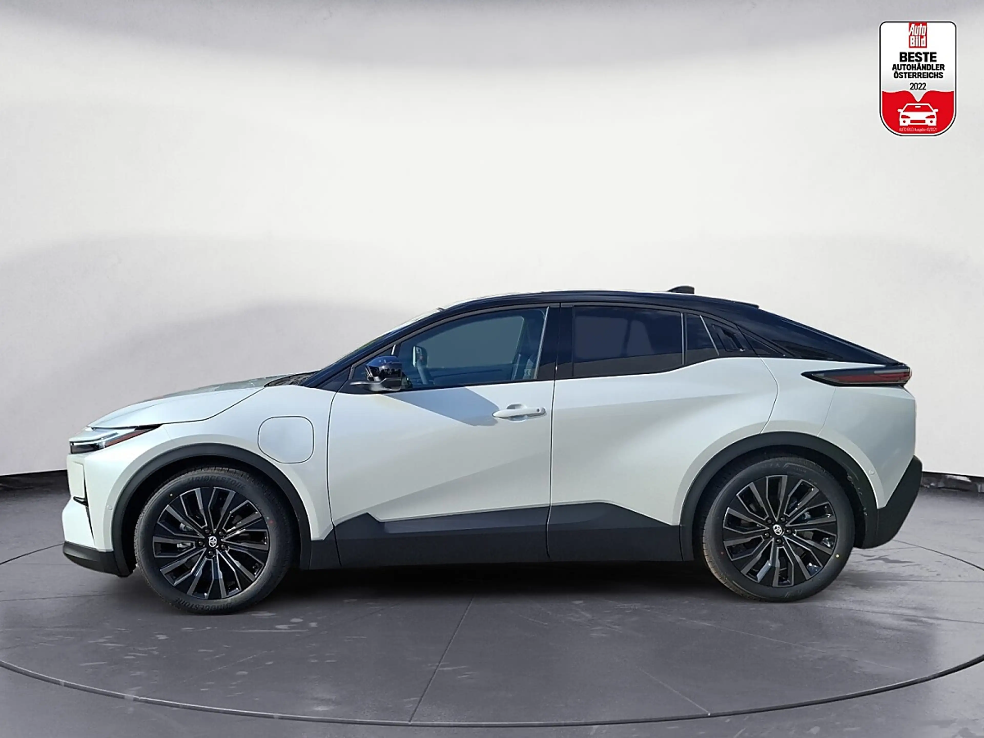 Toyota C-HR+ Elektro 77kWh AWD Lounge mit Sky & Sound Paket — photo 4