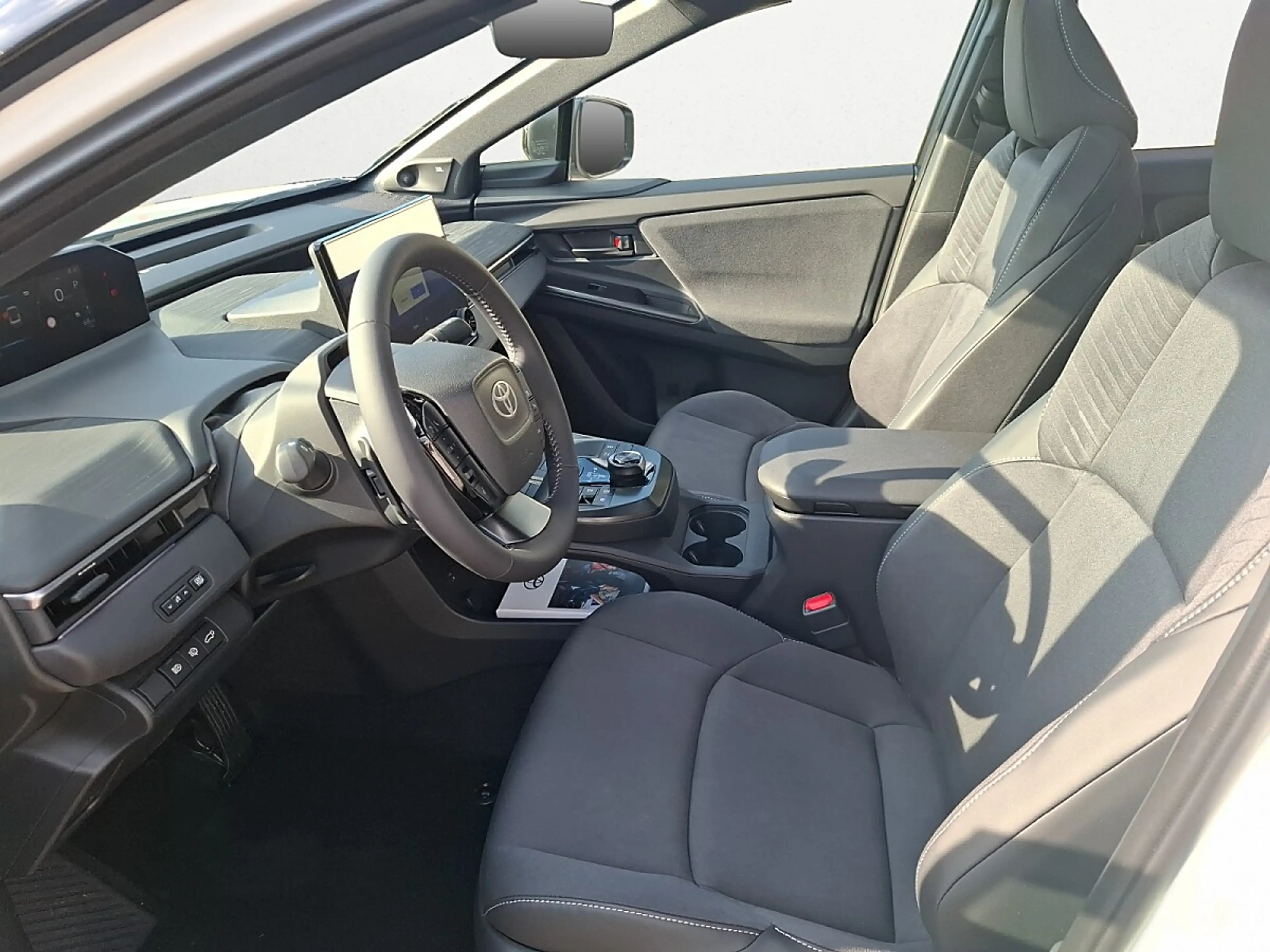Toyota C-HR+ Elektro 77kWh AWD Lounge mit Sky & Sound Paket — photo 11
