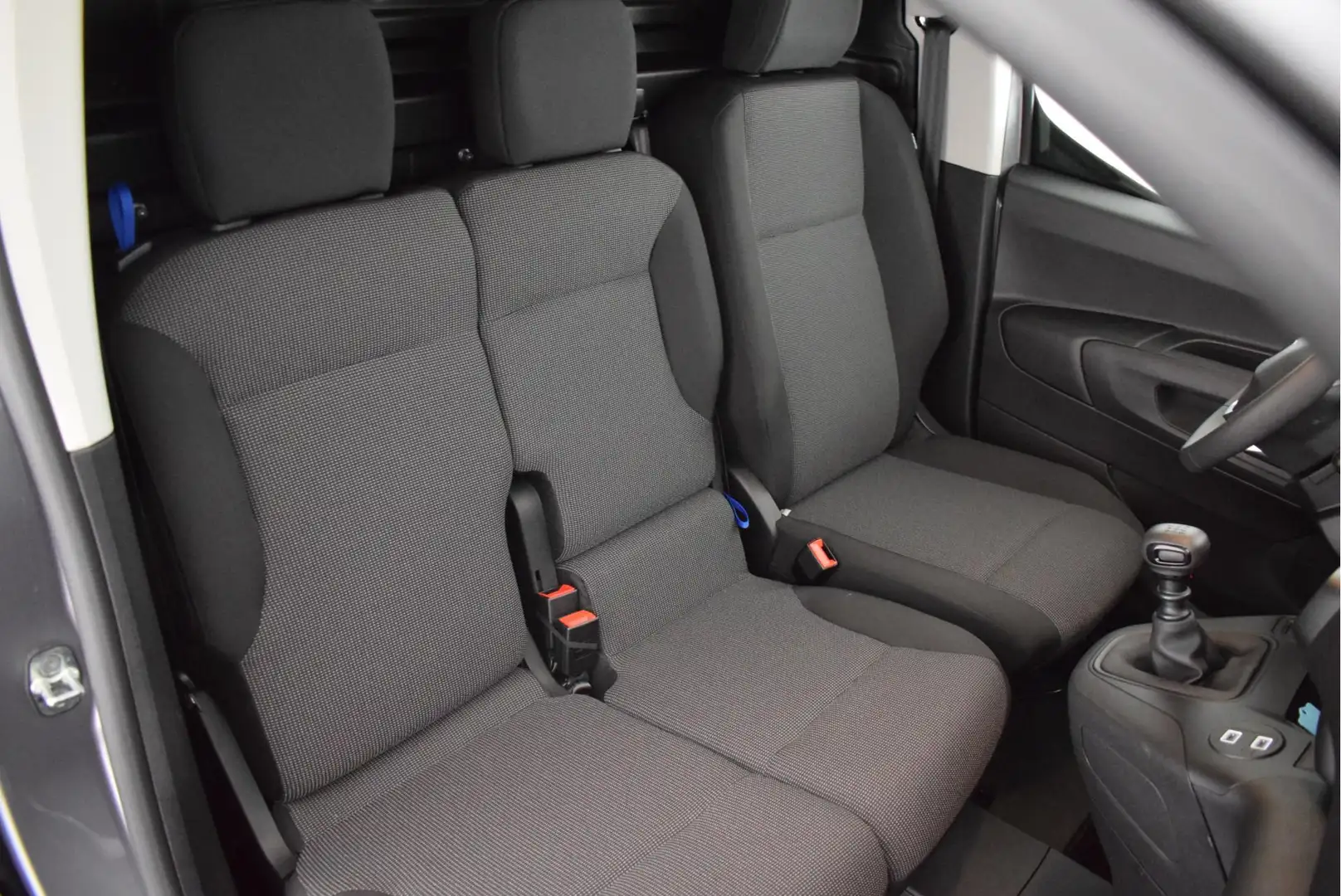 Peugeot Partner 1.5 130pk H6 BlueHDi S&S L1 3Pers. Camera Navigati Gris - 2