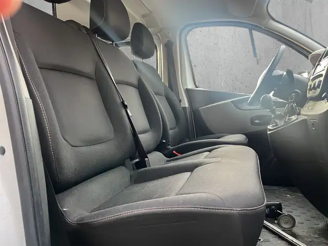 Renault Trafic view 12