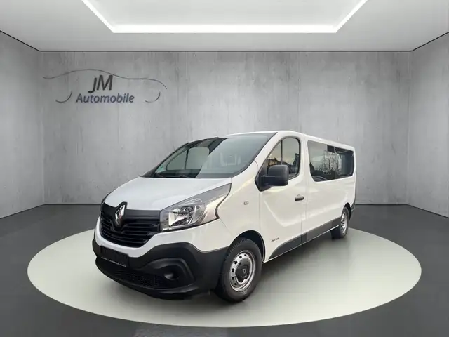 Renault Trafic view 3