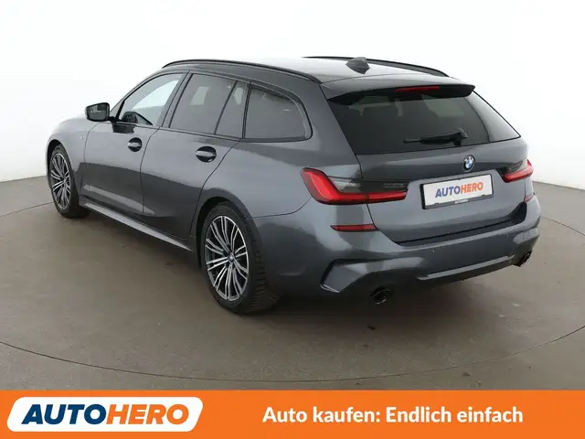 BMW 3 Series view 4