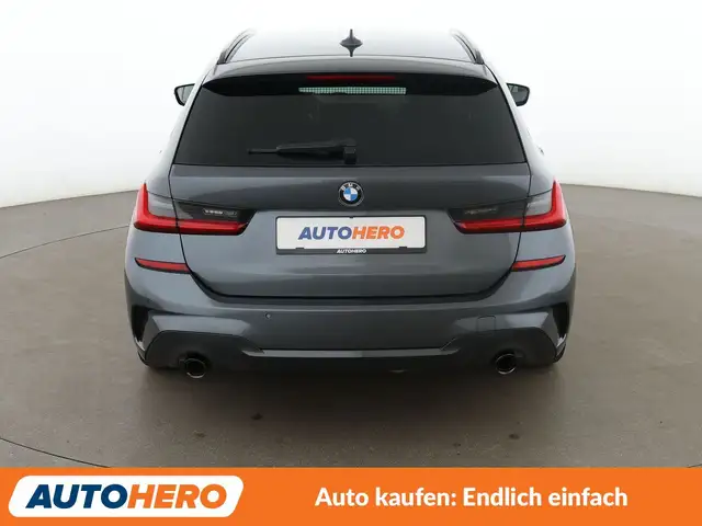 BMW 3 Series view 5