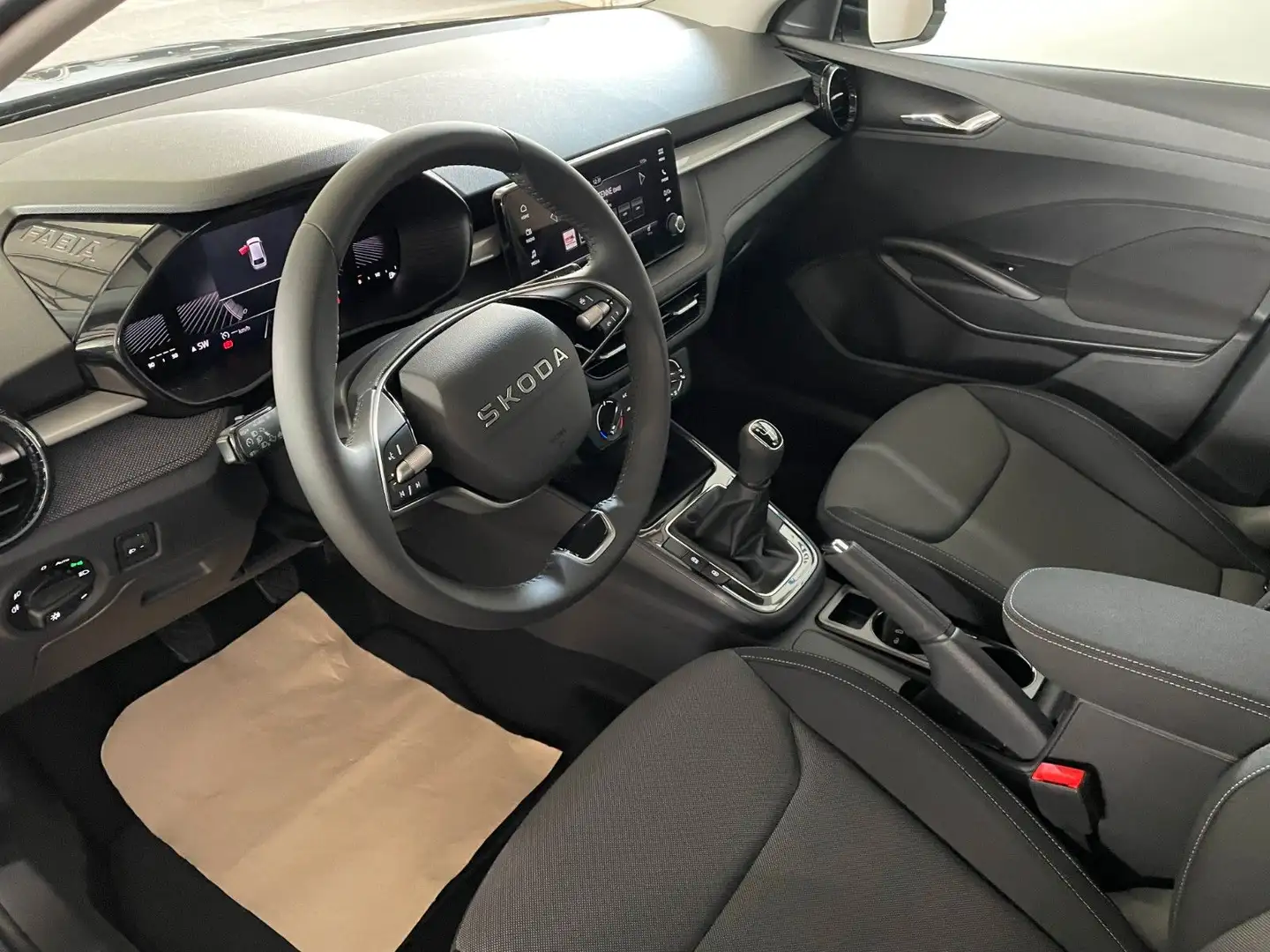 Skoda Fabia 1.0l MPI 59kW 130-Jahre/16 Zoll/RFK Schwarz - 2