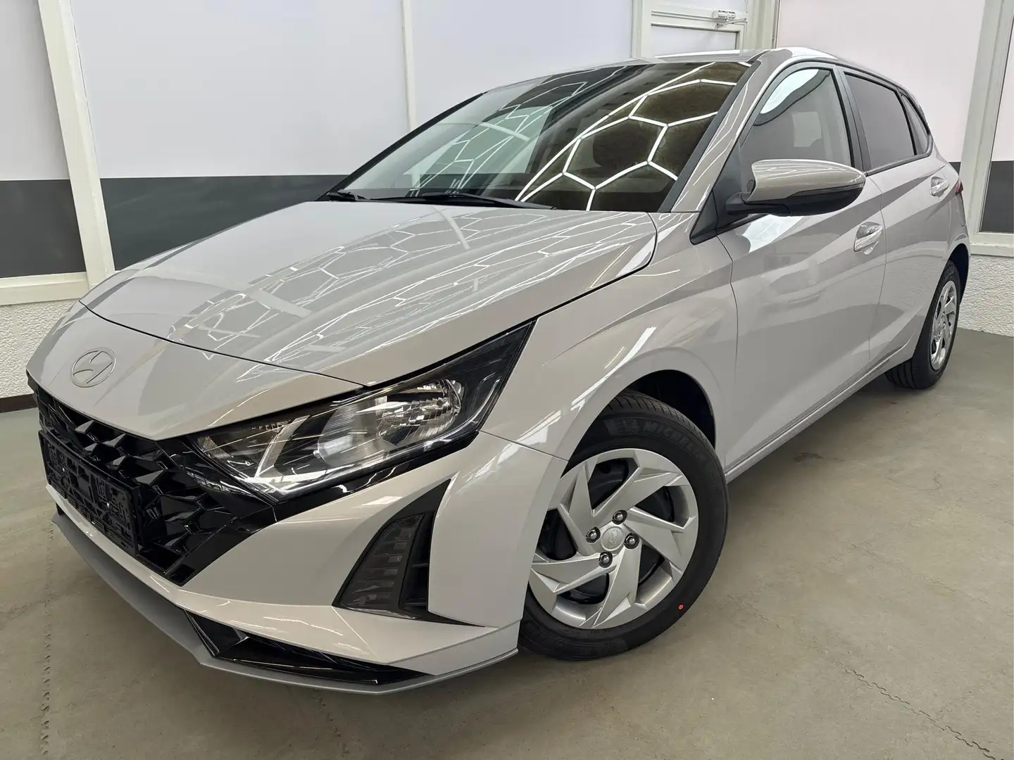 Hyundai i20 COMFORT FL NAVI Klimaautomatik SHZ 1.0 T-GDi 73... Grau - 1